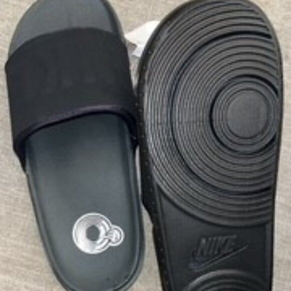 Brand New Nike Slide - Picture 2 of 2